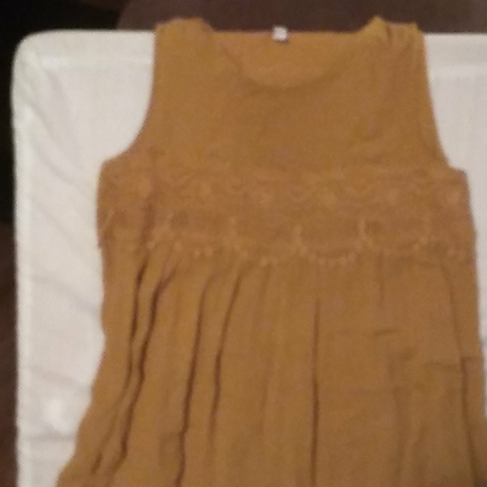 Sleeveless top lace trim
